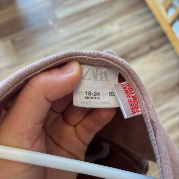 Zara Faux Fur Lined Apple Jumpsuit- Size 18-24 months - Picture 5 of 6